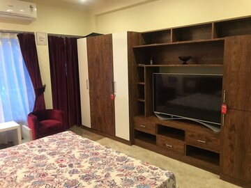 Bedroom in 6+ BHK Independent House at Mahanagar – for Sale