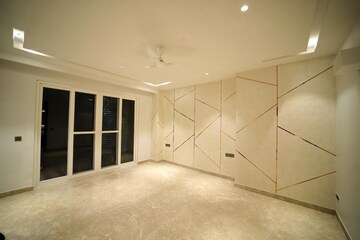 Master Bedroom in 4 BHK Builder Floor at Sector 55 – for Rent