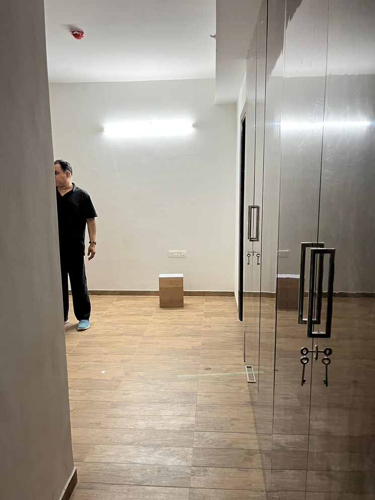 Room, bptp-district 3 Bedroom 150 Sq.Yd. Independent House In Sector 81 Faridabad 8094208