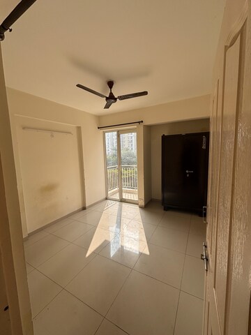 Room in 2 BHK Apartment at Wave Dream Homes, Wave City – for Rent
