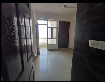 Room in 3.5 BHK Apartment at Gardenia Gateway, Sector 75 – for Rent