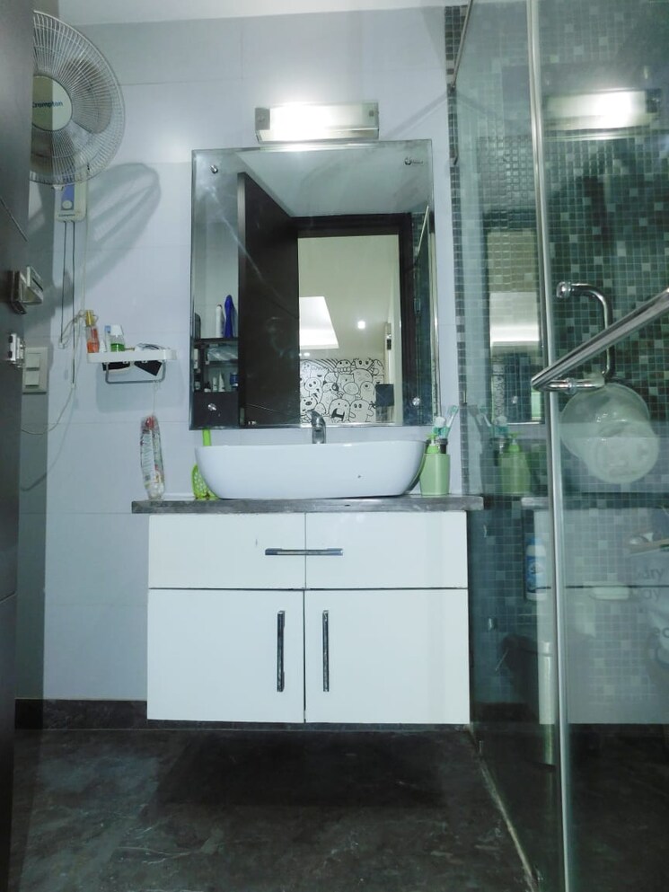 Bathroom, kalkaji 4 Bedroom 2700 Sq.Ft. Builder Floor In Kalkaji Delhi 8094341