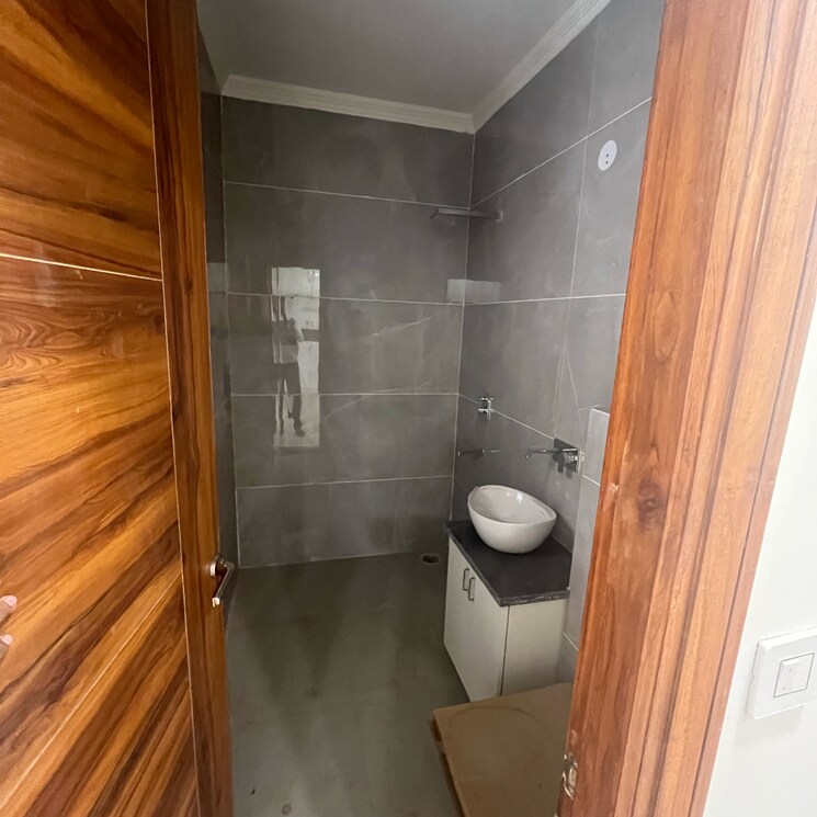 Bathroom, fidato-honour-homes 3 Bedroom 180 Sq.Yd. Builder Floor In Sector 89 Faridabad 8094364