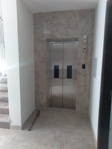 Lift in 3.5 BHK Villa at Metro Spanish Villas, Patiala Road – for Rent