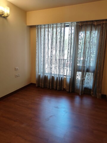 Room in 3 BHK Builder Floor at Defence Colony – for Rent