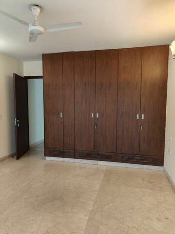 Room in 3 BHK Builder Floor at Defence Colony – for Rent