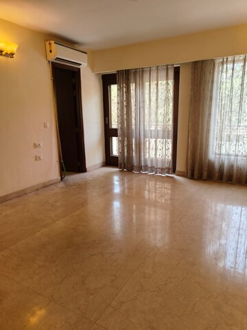 Room in 3 BHK Builder Floor at Defence Colony – for Rent