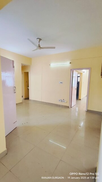 Room in 3.5 BHK Apartment at HBH Galaxy Apartments, Sector 43 – for Rent