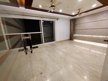 Room in 4 BHK Builder Floor at Defence Colony – for Rent