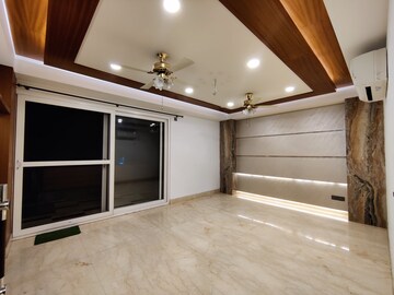 Room in 4 BHK Builder Floor at Defence Colony – for Rent