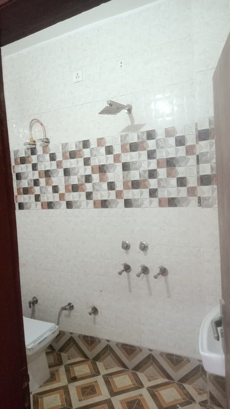 Bathroom, burari 2 Bedroom 75 Acre Penthouse In Burari Delhi 8094487