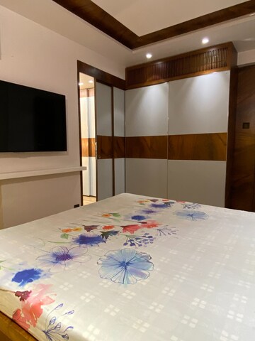Room in 3 BHK Apartment at Daffodil CHS Chembur, Chembur – for Rent