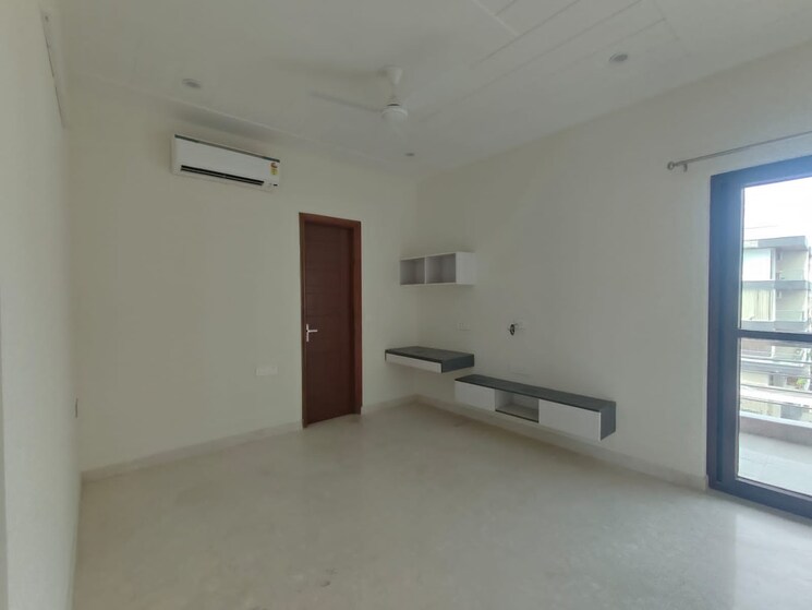 Room, builder-floor 3 Bedroom 2200 Sq.Ft. Builder Floor In Sector 28 Gurgaon 8094542