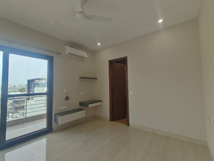 Room, builder-floor 3 Bedroom 2200 Sq.Ft. Builder Floor In Sector 28 Gurgaon 8094542