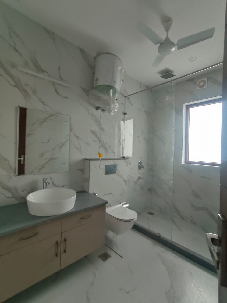 Bathroom, builder-floor 3 Bedroom 2200 Sq.Ft. Builder Floor In Sector 28 Gurgaon 8094542