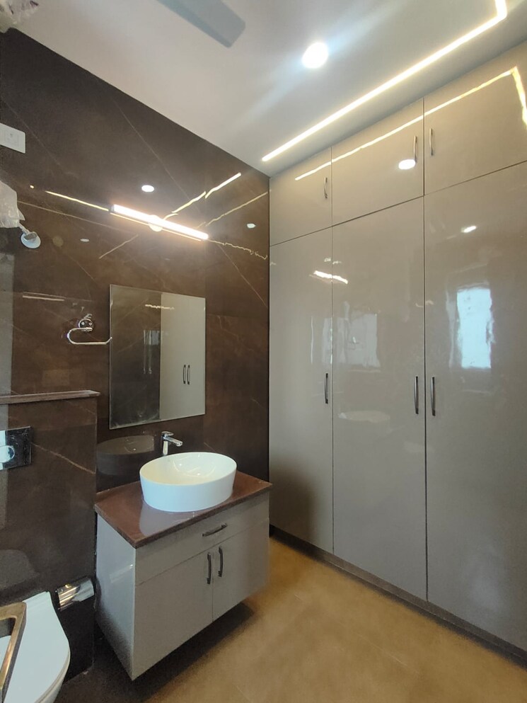 Bathroom, builder-floor 3 Bedroom 2200 Sq.Ft. Builder Floor In Sector 28 Gurgaon 8094542