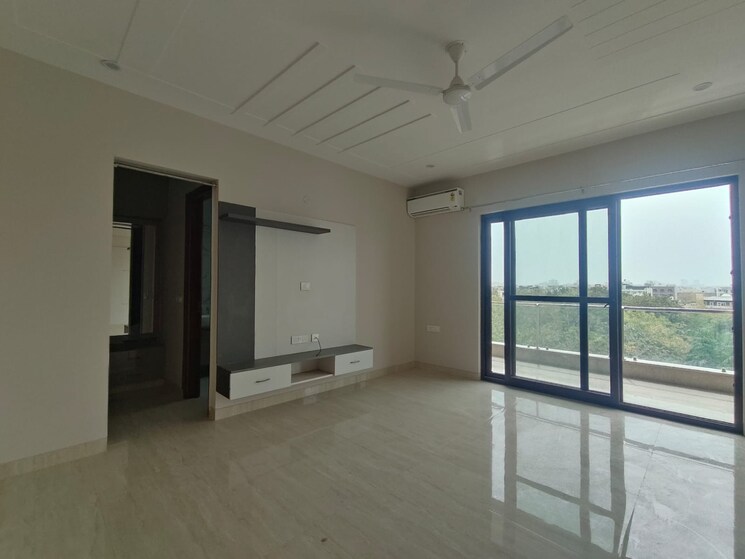 Room, builder-floor 3 Bedroom 2200 Sq.Ft. Builder Floor In Sector 28 Gurgaon 8094542