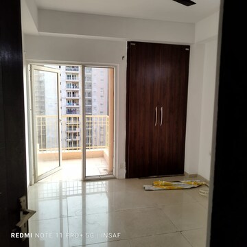 Room in 3.5 BHK Apartment at Amrapali Terrace Homes, Tech Zone 4 Greater Noida – for Rent