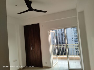 Room in 3.5 BHK Apartment at Amrapali Terrace Homes, Tech Zone 4 Greater Noida – for Rent