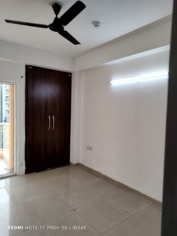 Room in 3.5 BHK Apartment at Amrapali Terrace Homes, Tech Zone 4 Greater Noida – for Rent