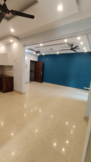 Room in 3 BHK Apartment at Saviour Park, Mohan Nagar – for Rent
