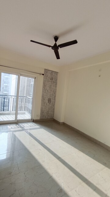 Room in 3 BHK Apartment at Saviour Park, Mohan Nagar – for Rent