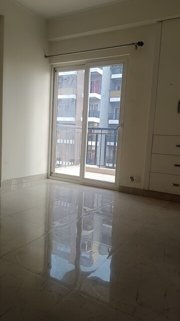 Room in 3 BHK Apartment at Saviour Park, Mohan Nagar – for Rent