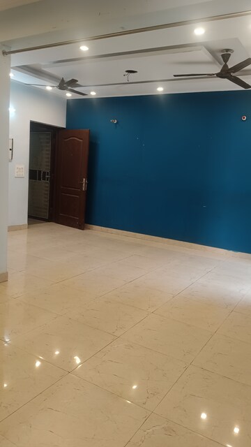Room in 3 BHK Apartment at Saviour Park, Mohan Nagar – for Rent