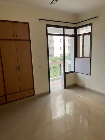 Room in 3.5 BHK Apartment at Vipul Belmonte, Sector 53 – for Sale