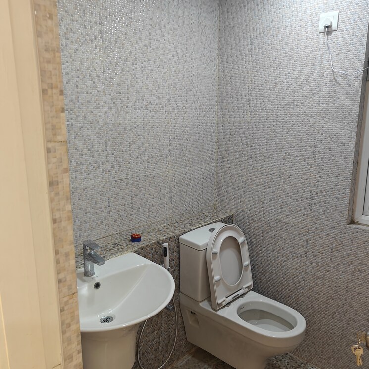 Bathroom, shree-vardhman-victoria 3.5 Bedroom 1950 Sq.Ft. Apartment In Sector 70 Gurgaon 8094949