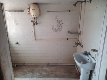 Bathroom in 2 BHK Apartment at Cuffe Parade – for Sale