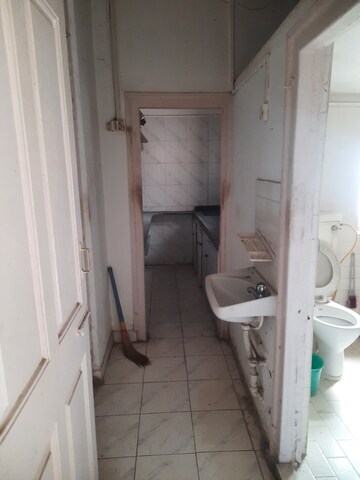 Bathroom in 2 BHK Apartment at Cuffe Parade – for Sale