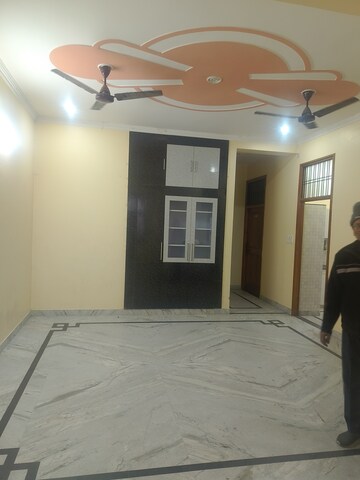 Room in 3 BHK Independent House at Gomti Nagar – for Rent