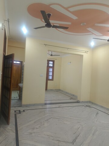 Room in 3 BHK Independent House at Gomti Nagar – for Rent