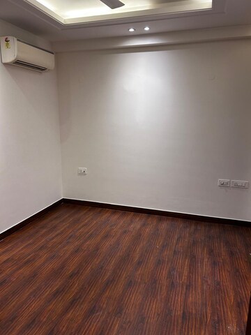Room in 4 BHK Builder Floor at Panchsheel Enclave – for Rent
