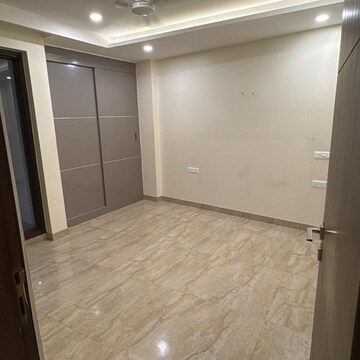 Room in 3 BHK Builder Floor at Ansal Sushant Lok I, Sector 43 – for Rent