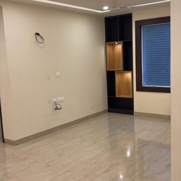 Room in 3 BHK Builder Floor at Ansal Sushant Lok I, Sector 43 – for Rent