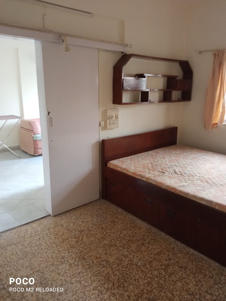 2 BHK + Extra Room Apartment For Sale in Colaba 