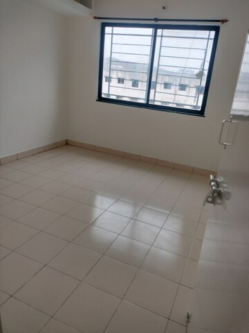Room in 2 BHK Apartment at Kumar Padmalaya, Aundh – for Rent