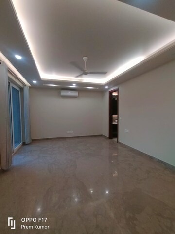 Room in 3 BHK Builder Floor at Defence Colony – for Rent
