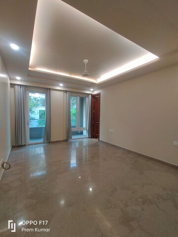 Room in 3 BHK Builder Floor at Defence Colony – for Rent