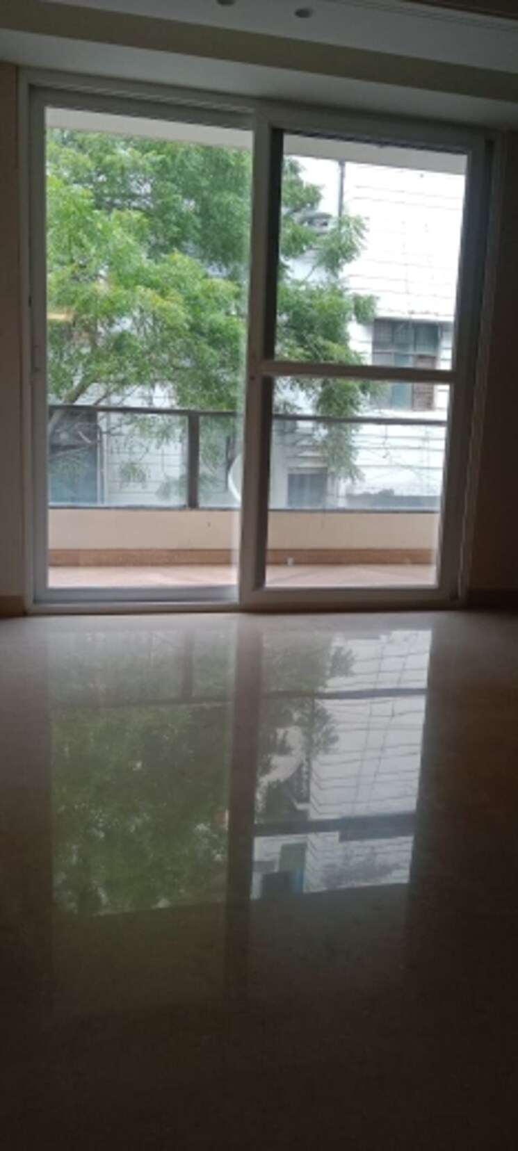 Room, new friends colony 5 Bedroom 500 Sq.Yd. Independent House In New Friends Colony Delhi 8094786