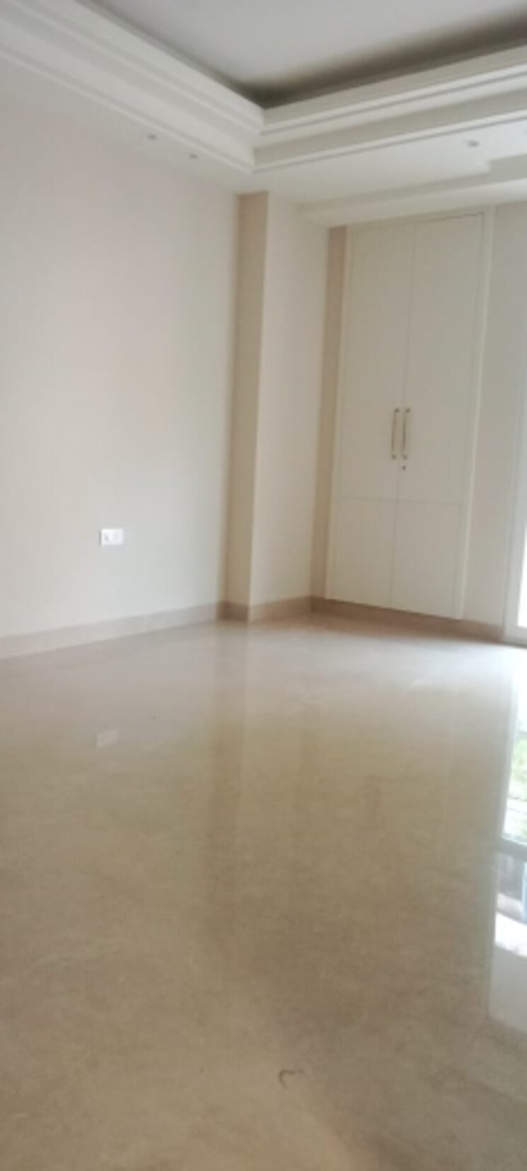 Room, new friends colony 5 Bedroom 500 Sq.Yd. Independent House In New Friends Colony Delhi 8094786