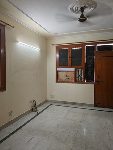 Room in 4 BHK Apartment at Rama Krishna Apartment, Sector 46 – for Sale