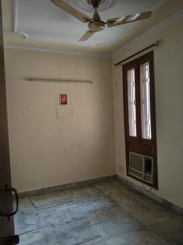 Room in 4 BHK Apartment at Rama Krishna Apartment, Sector 46 – for Sale