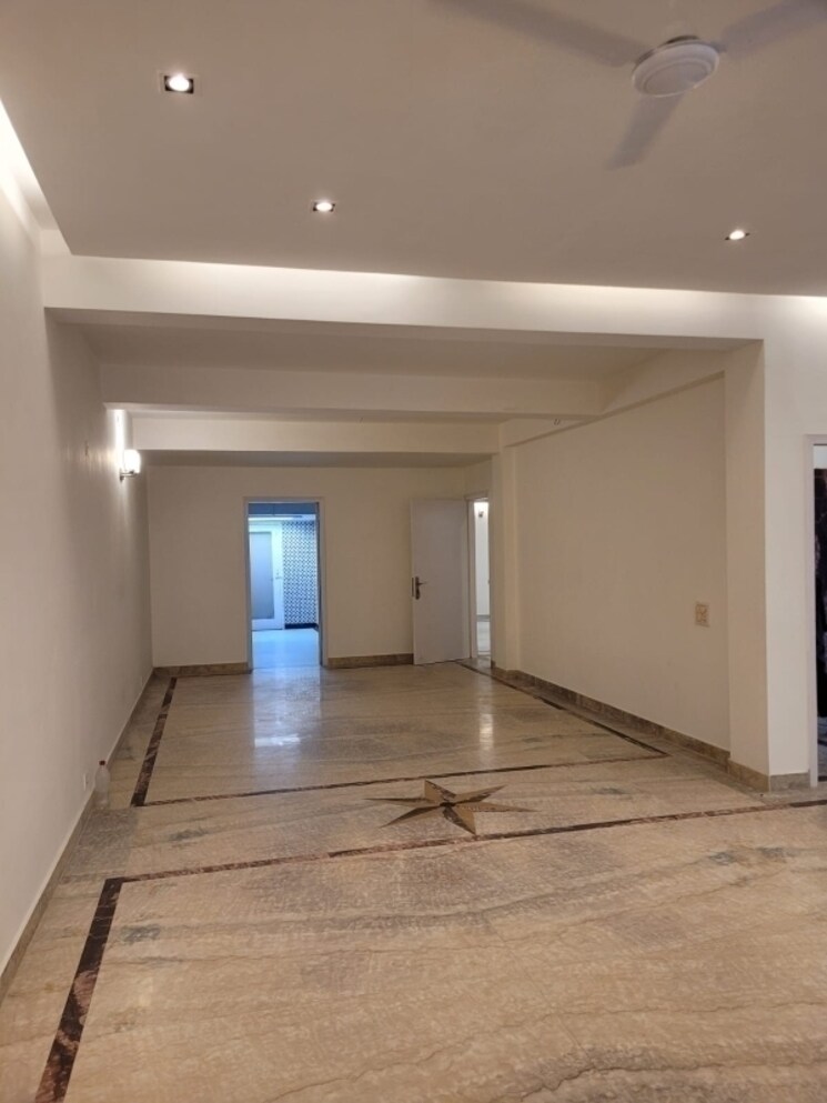 Room, maharani bagh 6 Bedroom 1100 Sq.Yd. Independent House In Maharani Bagh Delhi 8094809