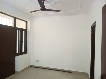 Room in 3.5 BHK Builder Floor at Ardee City, Sector 52 – for Rent