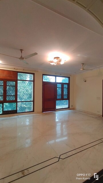 Living Room in 4 BHK Apartment at Defence Colony – for Rent