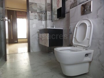 Bathroom in 3 BHK Builder Floor at Eros Rosewood City, Sector 49 – for Rent