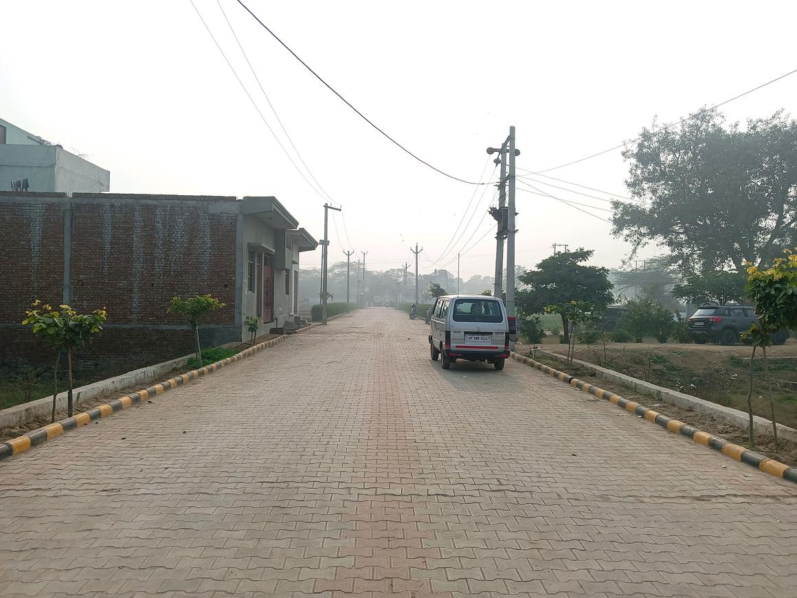 Plot For Sale in Krishna Colony Chandosh 